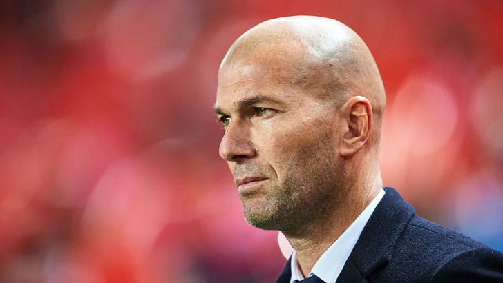 עם הפנים קדימה. זידאן