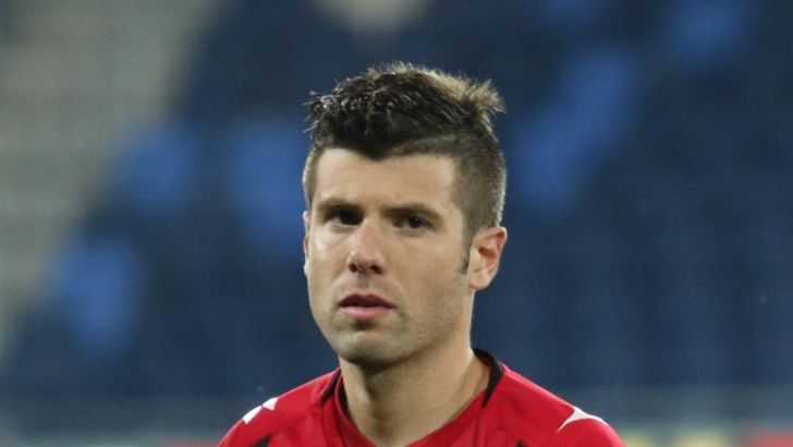 רואש. אמור לשוב ולקבל קרדיט