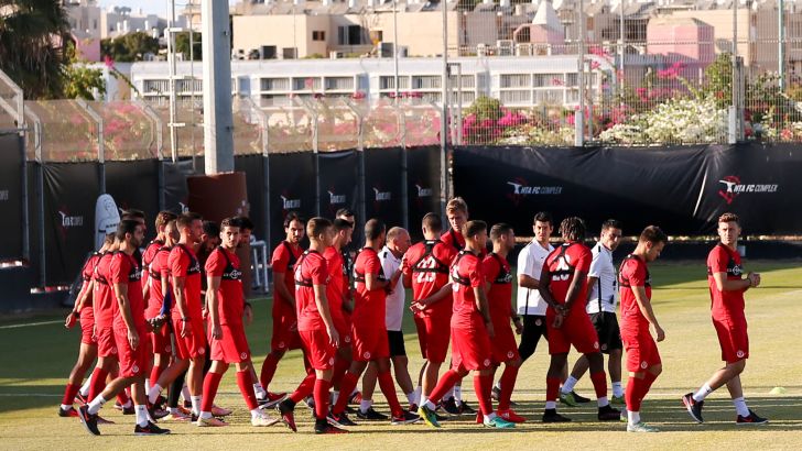 שוינפלד הופיע לאימון