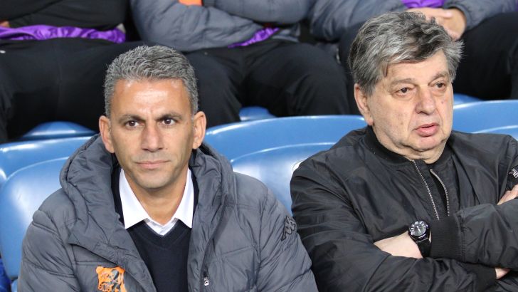 שום ויחזקאל. המנג'ר יעלה ליציע