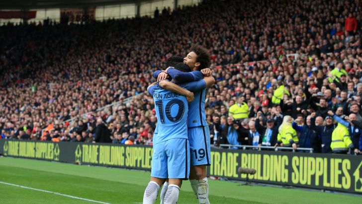 שחקני סיטי חוגגים עלייה לשלב הבא