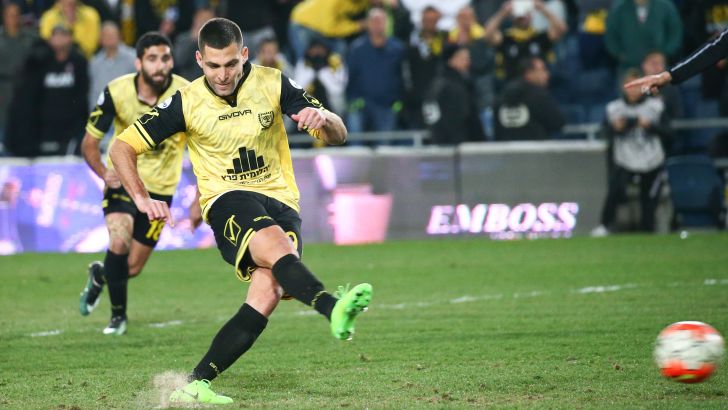 שכטר כובש את הראשון. שמונה שערים בשמונה משחקים