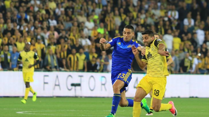 חן עזרא מול אייל גולסה