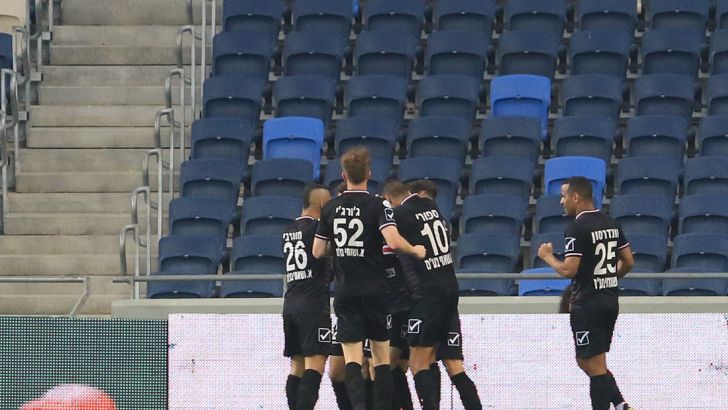 שחקני סכנין חוגגים