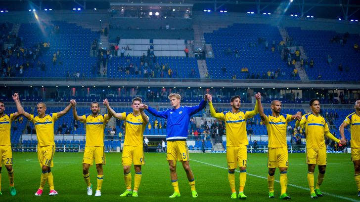 שחקני מכבי ת"א חוגגים