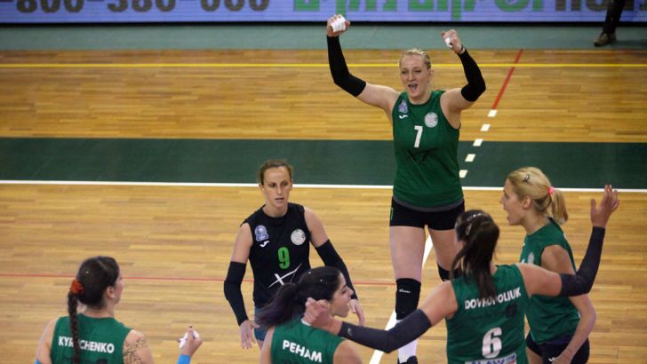 צלחת האליפות בכדורעף נשים