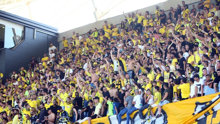 אוהדי נתניה חוגגים עלייה