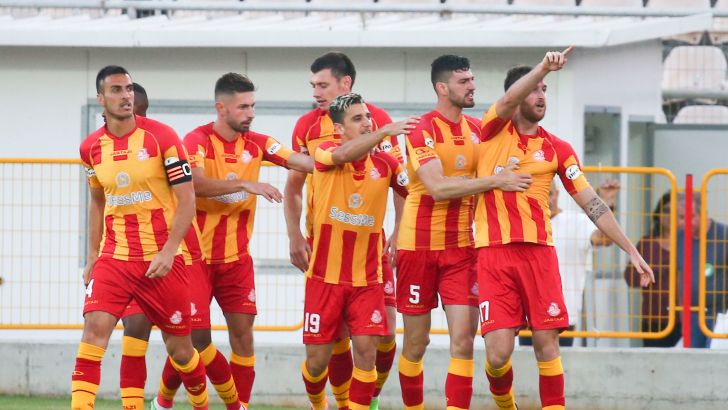 שחקני אשדוד חוגגים שער