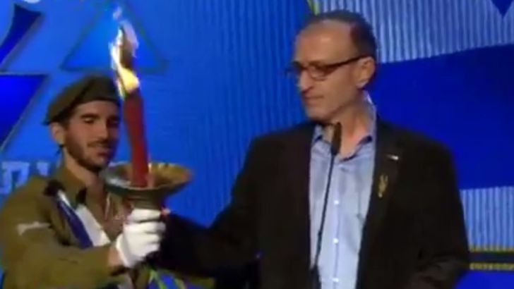 אורי מלמיליאן מדליק משואה