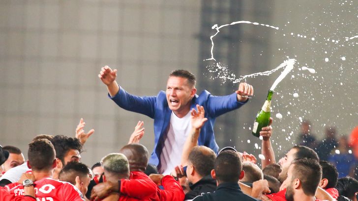 ברק בכר ושחקני הפועל באר שבע