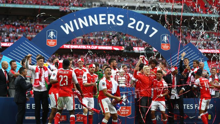 ארסנל חוגגת את הזכייה בגביע