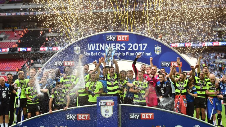 שחקני האדרספילד חוגגים