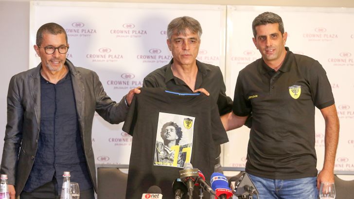 אלי אוחנה מוצג בבית"ר ירושלים