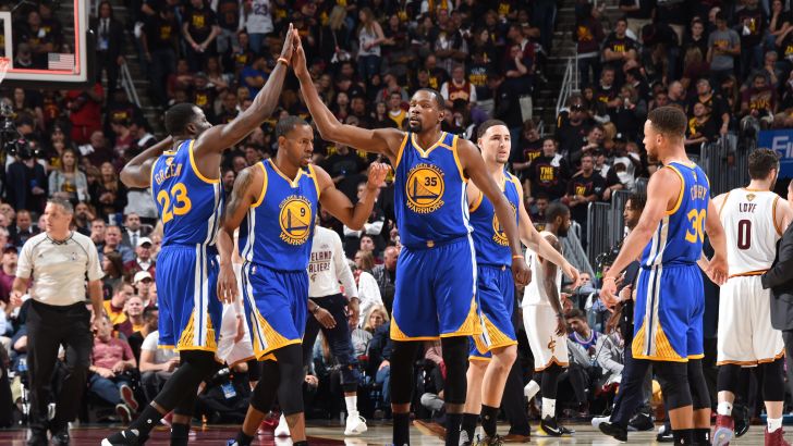 קווין דוראנט וחבריו חוגגים