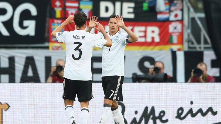 יוליאן דרקסלר עם יונאס הקטור