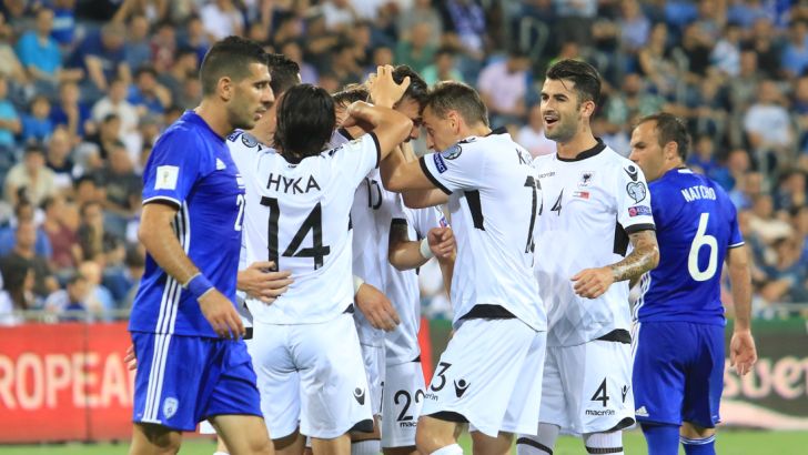 נבחרת אלבניה חוגגת מול ישראל
