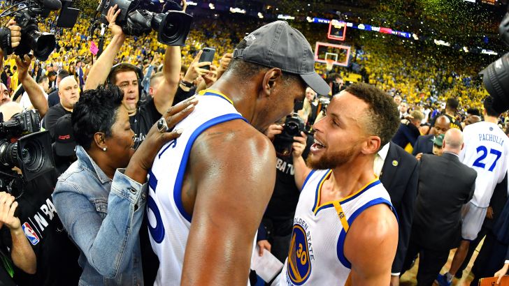 קרי ודוראנט חוגגים אליפות