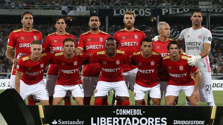 חואן אוטרו (במרכז)