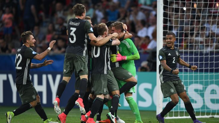 גרמניה חוגגת עם יוליאן פולרזבק