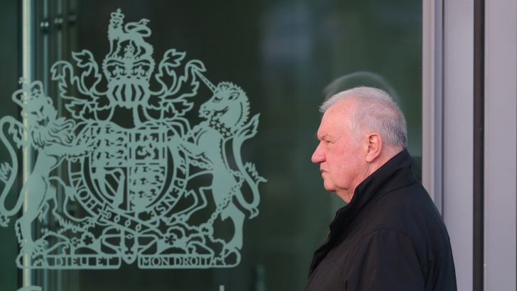 דייויד דאקנפילד. האמת יצאה לאור