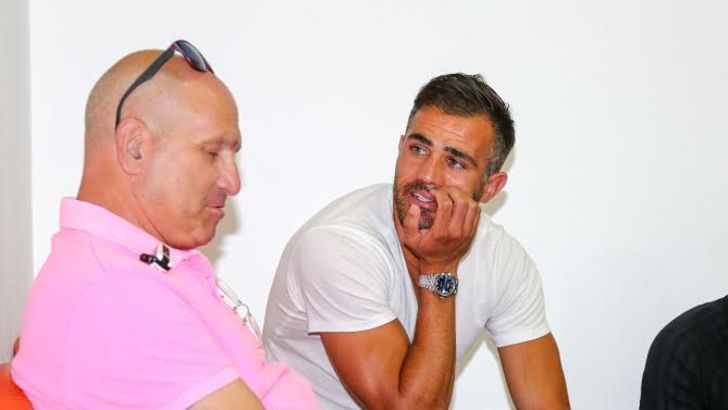 לאלה עם בני משפחתו