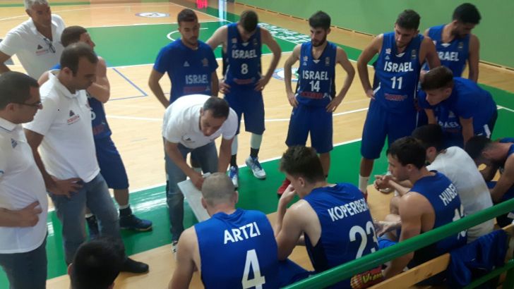 קטש עם שחקניו באיטליה