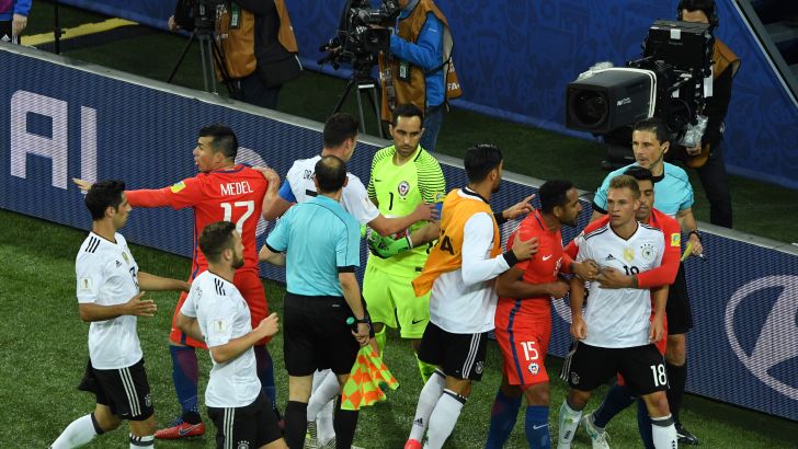 גונסאלו חארה מול שחקני גרמניה