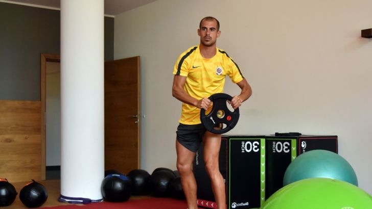 טל בן חיים (ספרטה פראג, האתר הרשמי)