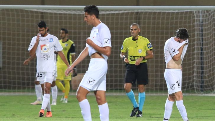 שחקני הפועל עכו ומנשה משיח