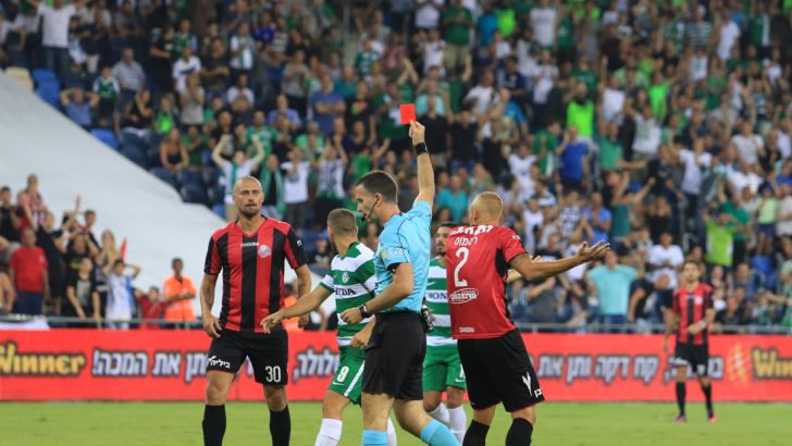 זיו אדלר שולף אדום