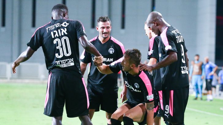 שחקני הפועל באר שבע חוגגים