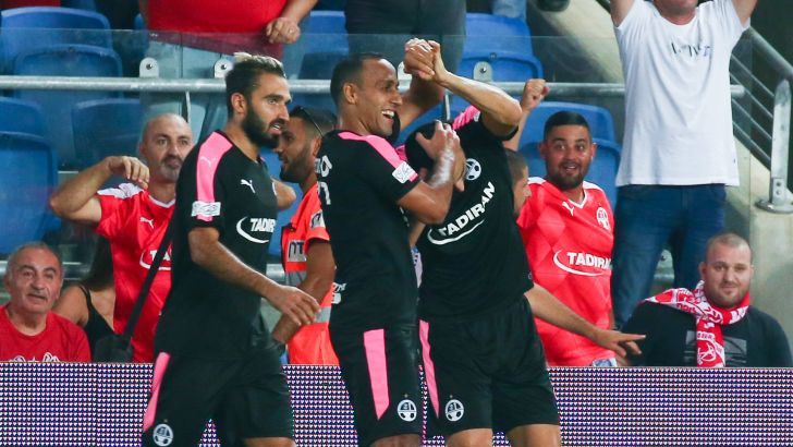 שחקני הפועל באר שבע חוגגים