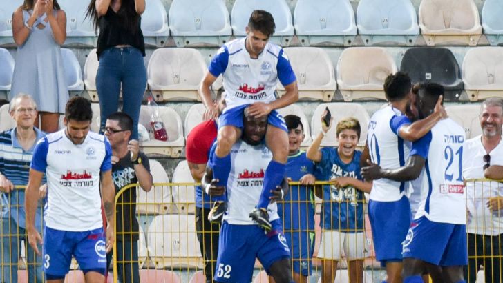 רומאריו פירס עם מנור סולומון