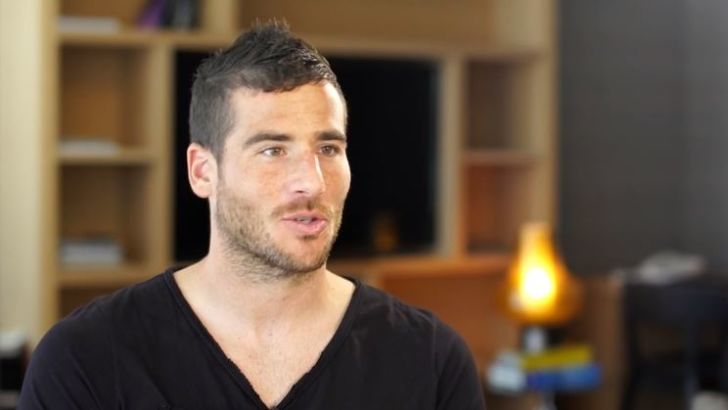 יוצאים לדרך! עונת הפרמיירליג, של כריס יוטון ותומר חמד.  - תומר חמד, אהלן מה שלומך?  בסדר גמור.  - פע