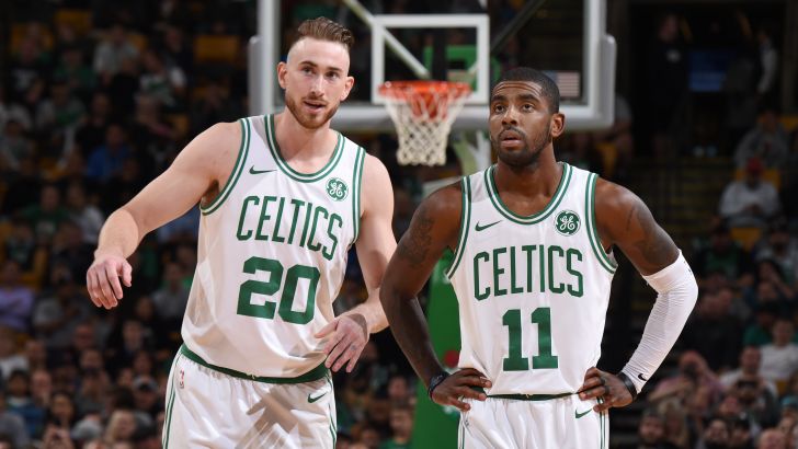 קיירי אירווינג עם גורדון הייוורד