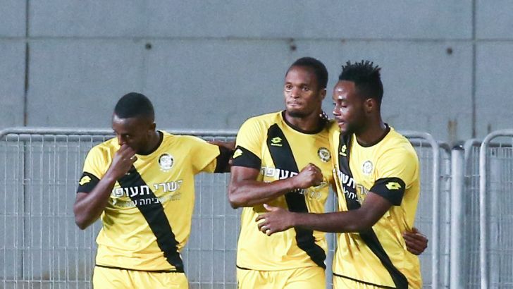 שחקני נתניה חוגגים