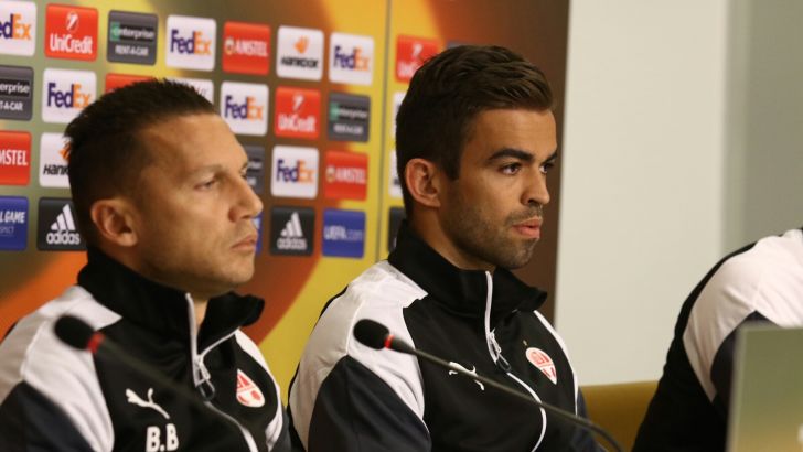 ויטור ובכר במסיבת העיתונאים