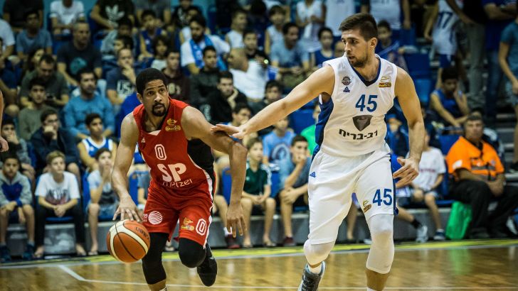 חליל קנאסביץ' מול טיווין מקי