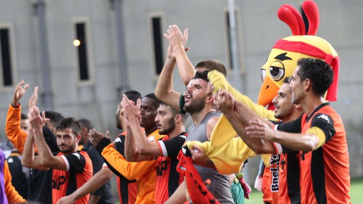 שחקני בני יהודה חוגגים