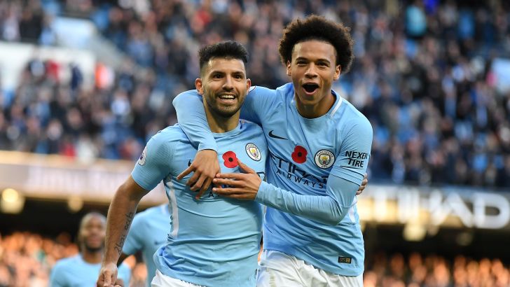 סרחיו אגוארו ולירוי סאנה חוגגים