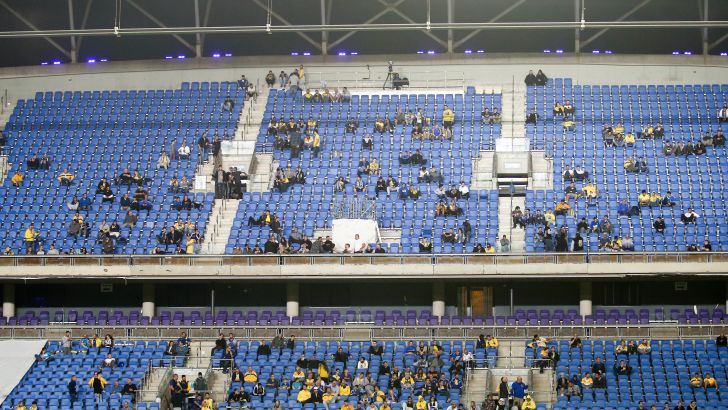 אוהדי מכבי תל אביב ביציעי אצטדיון נתניה