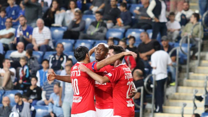 שחקני הפועל באר שבע חוגגים