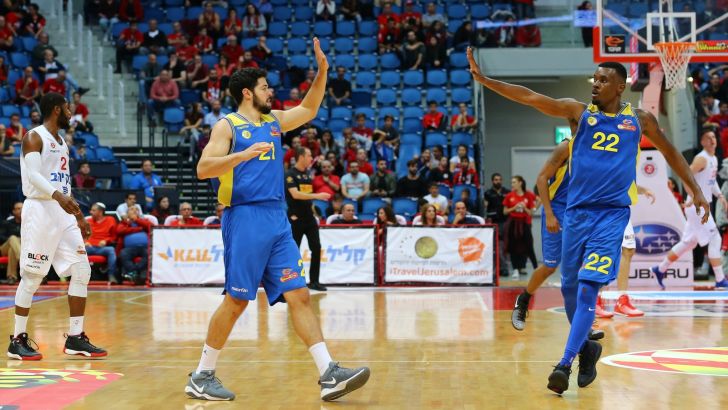 הנרי סקטור (מימין)