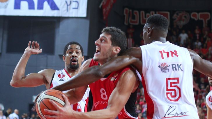 חואקין שוכמן מול ג'ף אלן וטיי מקי