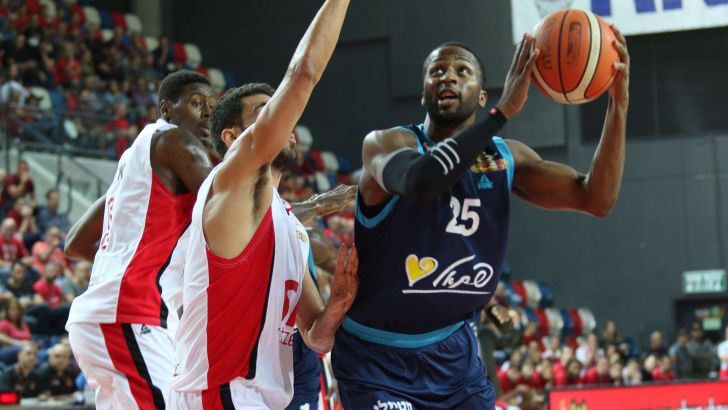 אלאנדו טאקר