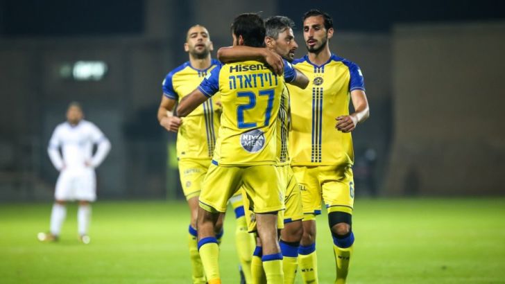 ברק יצחקי עם החברים