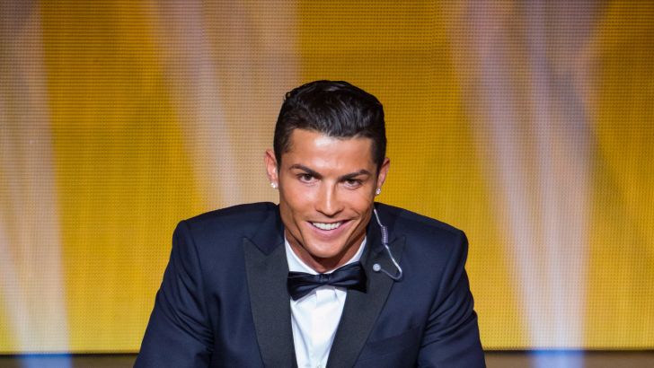 כריסטיאנו רונאלדו עם פרס כדור הזהב