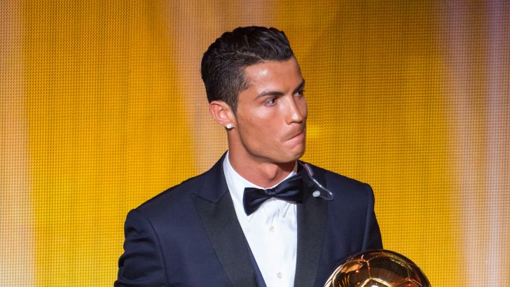 כריסטיאנו רונאלדו עם פרס כדור הזהב