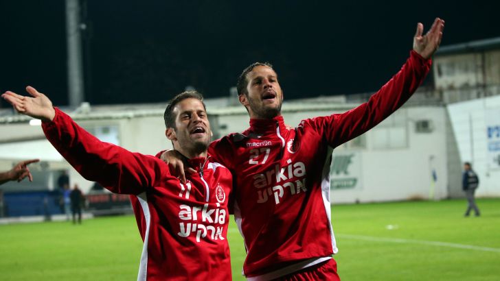 שחקני הפועל תל אביב חוגגים