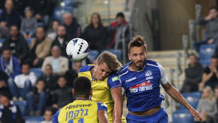 ארון שוינפלד מול תומאש סיבוק